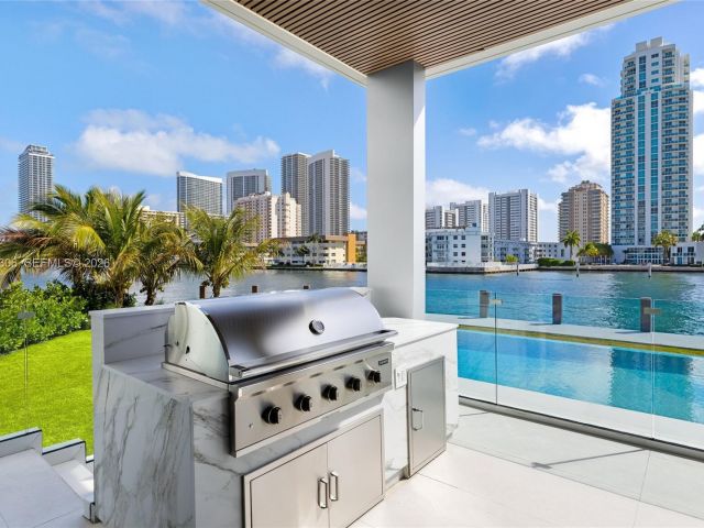 Продажа дома по адресу 503 Palm Dr - фото 7508900