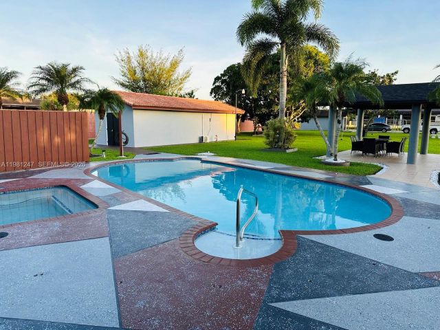 Продажа дома по адресу 17100 SW 274th St - фото 7459409