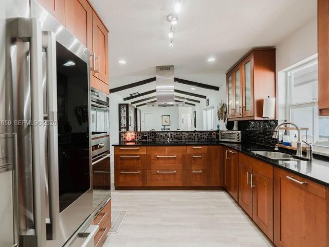 Продажа дома по адресу 1710 NW 106th Ter - фото 7535172