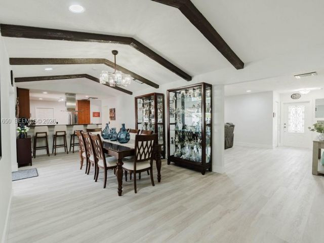 Продажа дома по адресу 1710 NW 106th Ter - фото 7535177