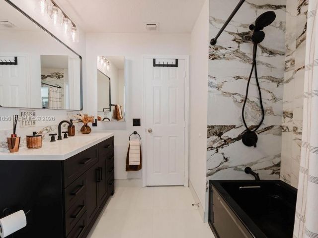 Продажа дома по адресу 1710 NW 106th Ter - фото 7535184