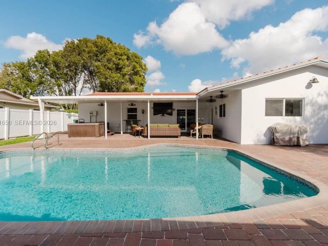 Продажа дома по адресу 1710 NW 106th Ter - фото 7535189