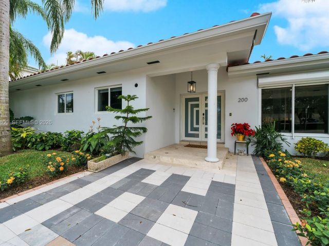 Продажа дома по адресу 200 N Hibiscus Dr - фото 7468202