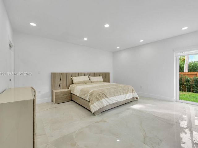 Продажа дома по адресу 200 N Hibiscus Dr - фото 7468205