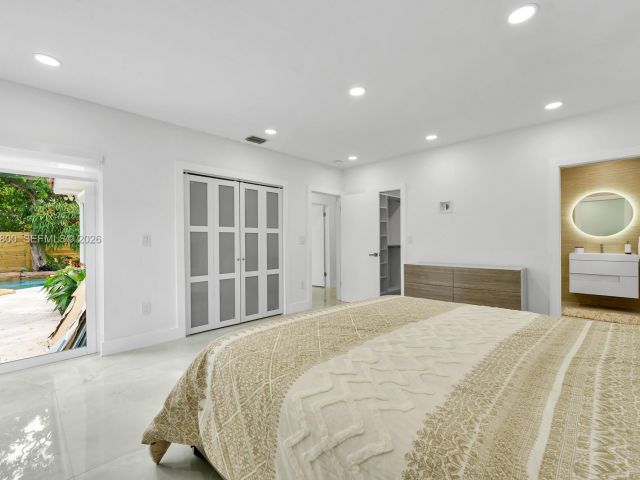 Продажа дома по адресу 200 N Hibiscus Dr - фото 7468206