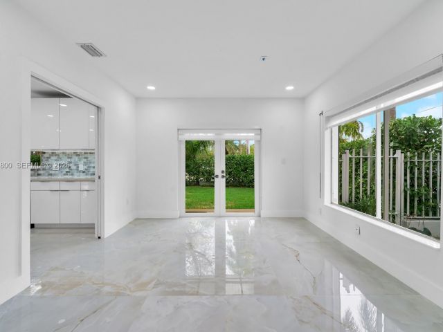 Продажа дома по адресу 200 N Hibiscus Dr - фото 7468216