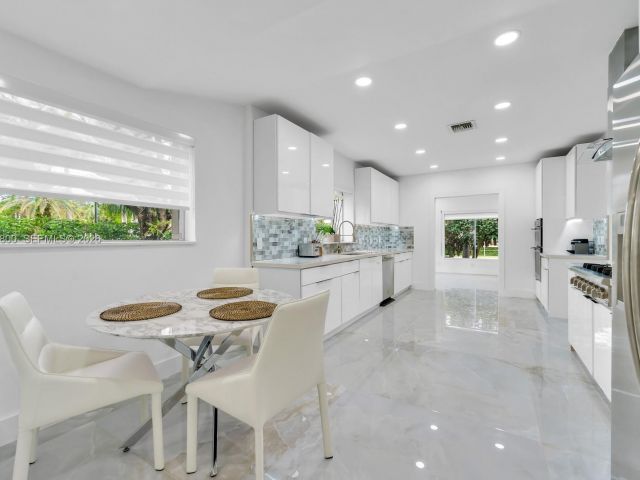 Продажа дома по адресу 200 N Hibiscus Dr - фото 7468219