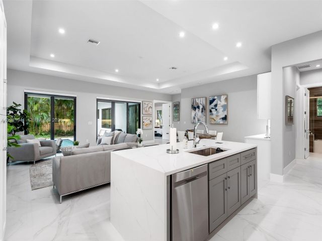 Дом в аренду по адресу 1484 SW 32nd St 0 - фото 7482674