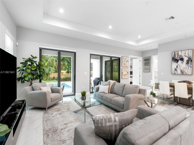 Дом в аренду по адресу 1484 SW 32nd St 0 - фото 7482675