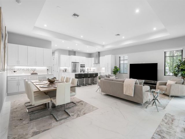 Дом в аренду по адресу 1484 SW 32nd St 0 - фото 7482680