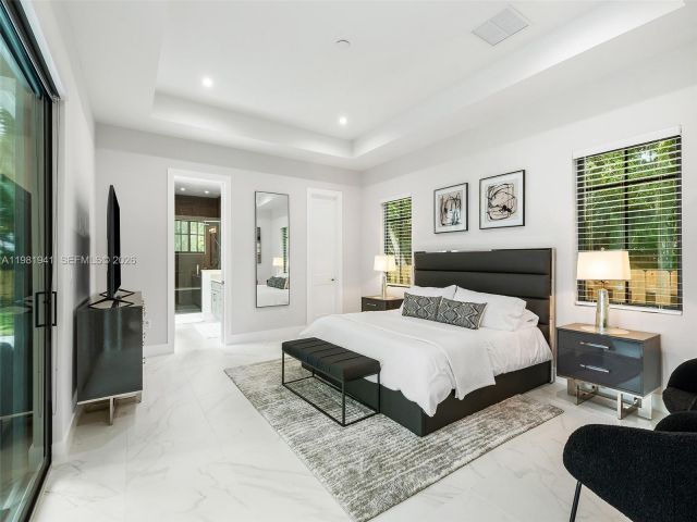 Дом в аренду по адресу 1484 SW 32nd St 0 - фото 7482683