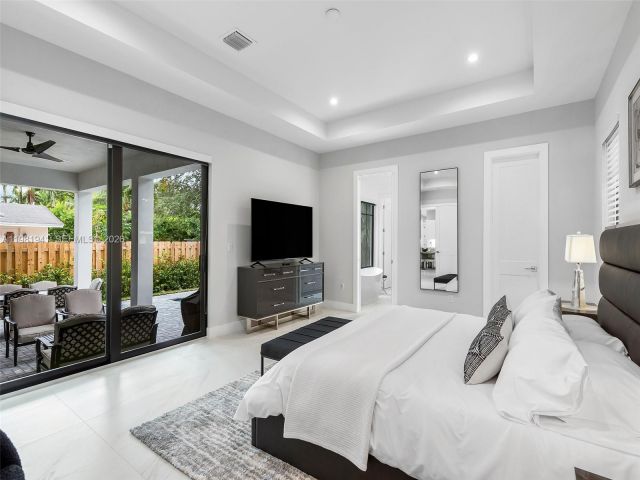 Дом в аренду по адресу 1484 SW 32nd St 0 - фото 7482684