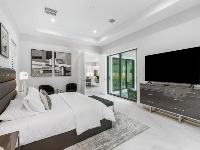 Дом в аренду по адресу 1484 SW 32nd St 0 - фото 7482685