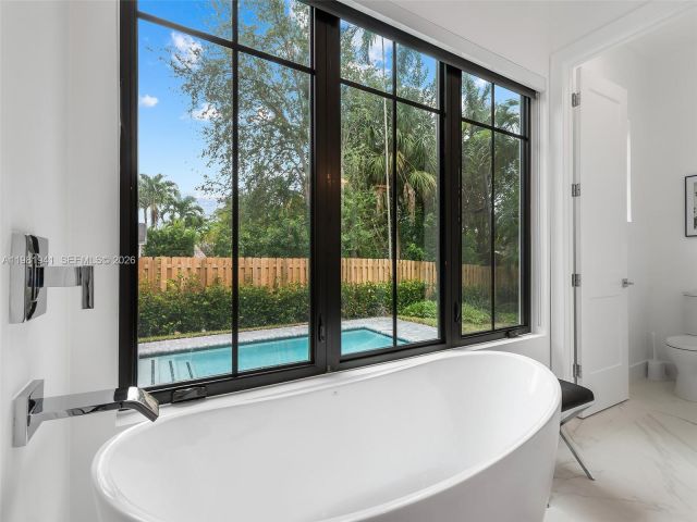 Дом в аренду по адресу 1484 SW 32nd St 0 - фото 7482686