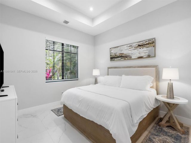 Дом в аренду по адресу 1484 SW 32nd St 0 - фото 7482689