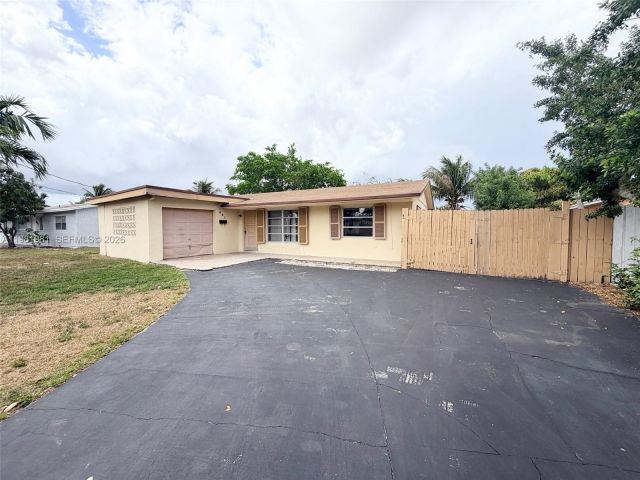 Дом в аренду по адресу 621 NW 38th Pl - фото 7450505