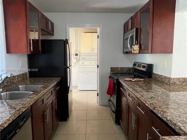 Дом в аренду по адресу 621 NW 38th Pl - фото 7450507