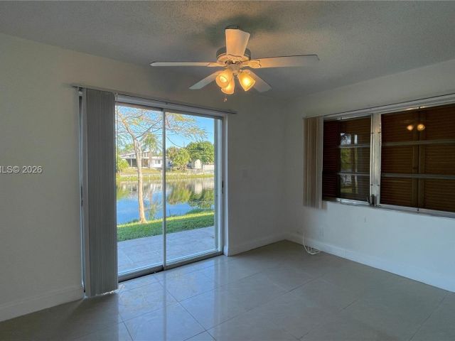 Дом в аренду по адресу 621 NW 38th Pl - фото 7450510