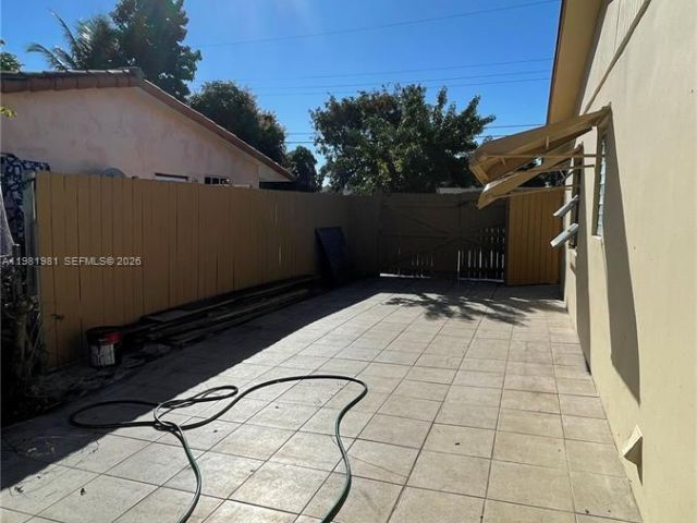 Дом в аренду по адресу 621 NW 38th Pl - фото 7450519