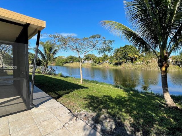 Дом в аренду по адресу 621 NW 38th Pl - фото 7450520