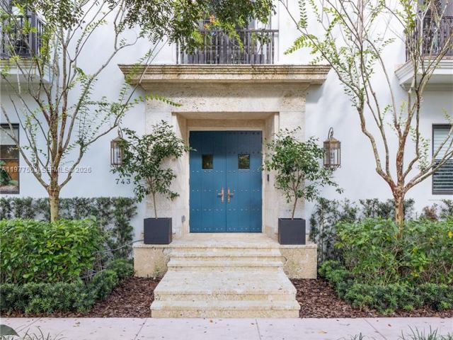 Продажа дома по адресу 743 Almeria Ave - фото 7470921