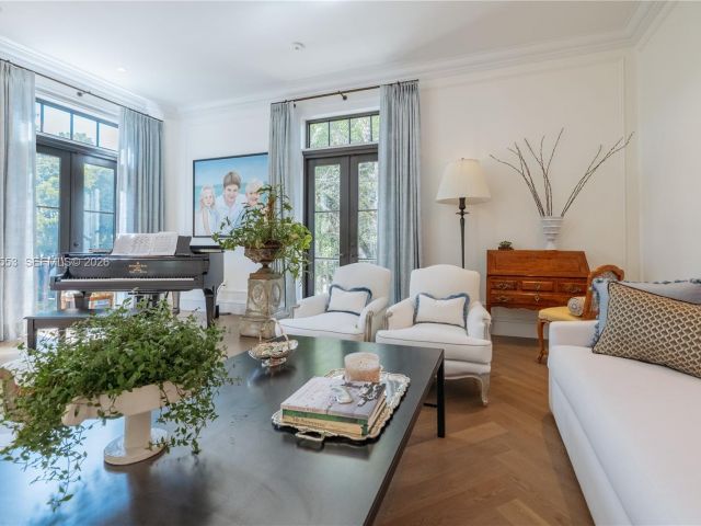 Продажа дома по адресу 743 Almeria Ave - фото 7470925