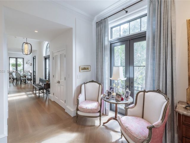 Продажа дома по адресу 743 Almeria Ave - фото 7470926