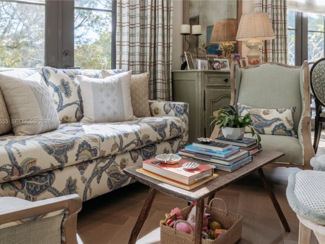 Продажа дома по адресу 743 Almeria Ave - фото 7470930