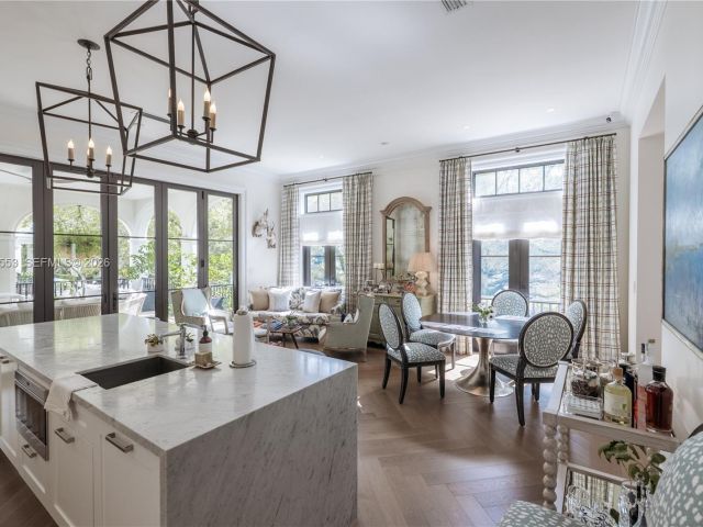 Продажа дома по адресу 743 Almeria Ave - фото 7470931