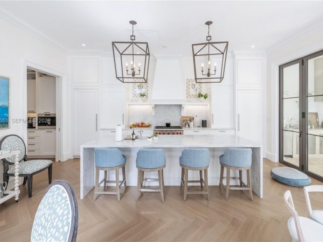 Продажа дома по адресу 743 Almeria Ave - фото 7470932