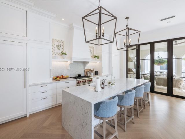 Продажа дома по адресу 743 Almeria Ave - фото 7470933