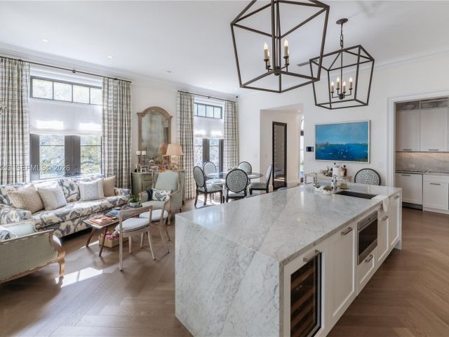 Продажа дома по адресу 743 Almeria Ave - фото 7470934