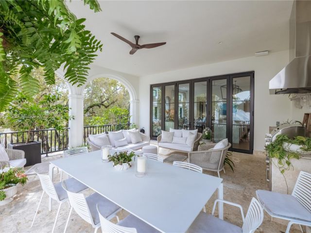 Продажа дома по адресу 743 Almeria Ave - фото 7470936