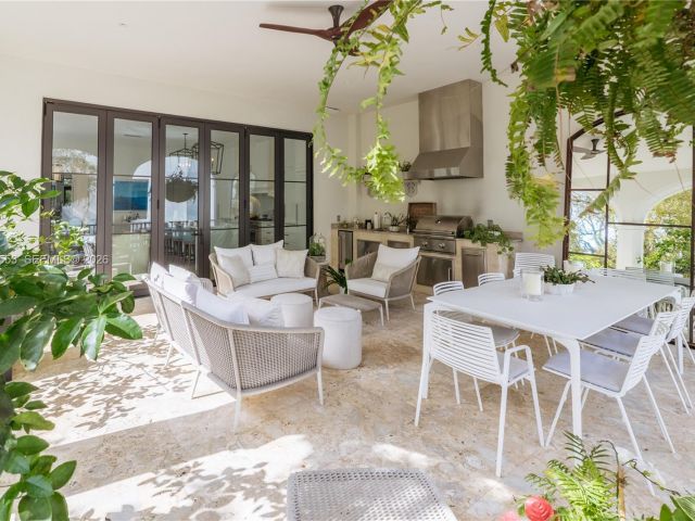 Продажа дома по адресу 743 Almeria Ave - фото 7470938