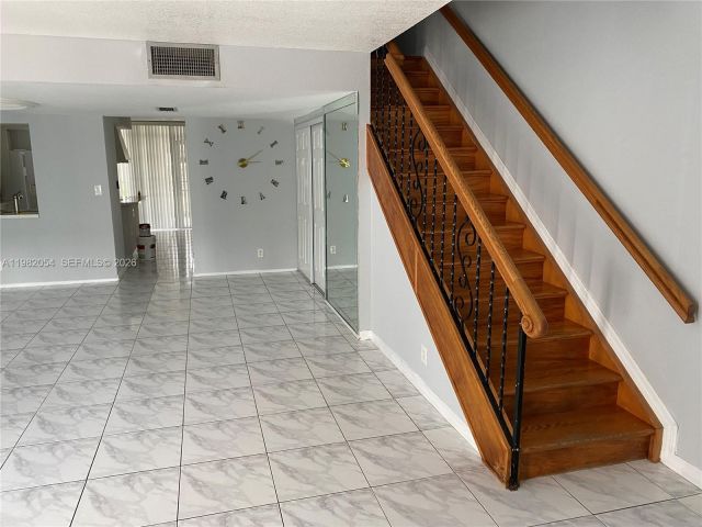 Дом в аренду по адресу 802 NE 26th Ave 802 - фото 7462054