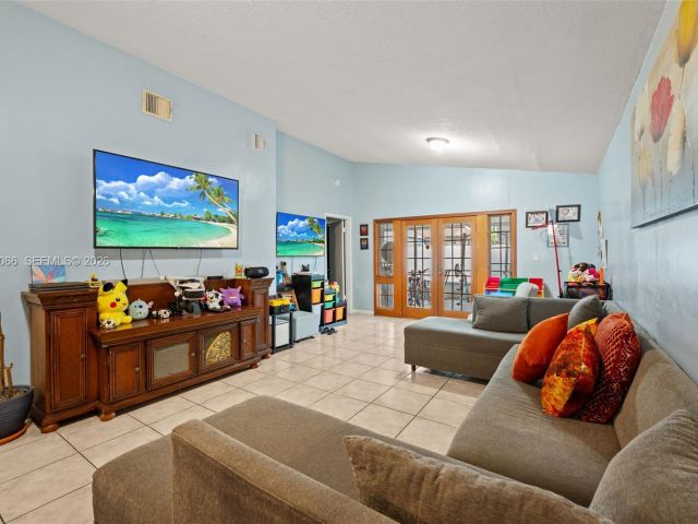 Продажа дома по адресу 10151 SW 138th Ct - фото 7463714