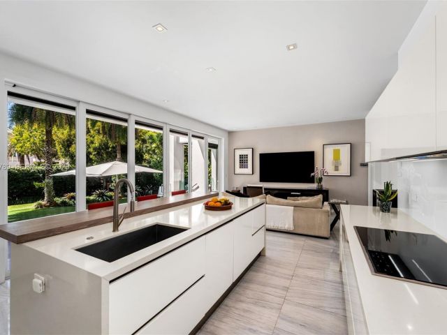 Продажа дома по адресу 741 Harbor Dr - фото 7452247