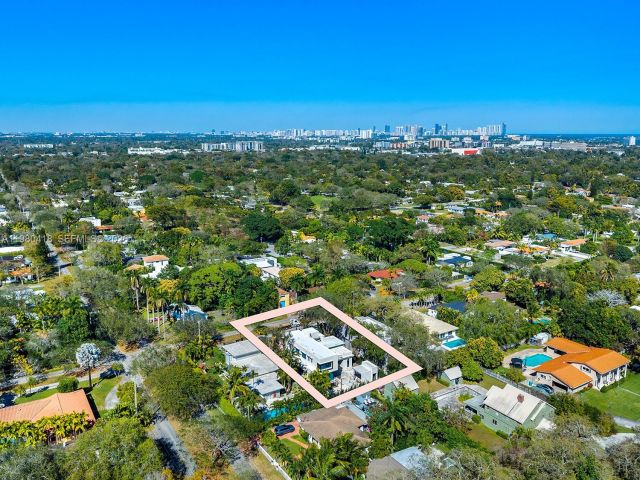 Продажа дома по адресу 820 NE 111th St - фото 7484005