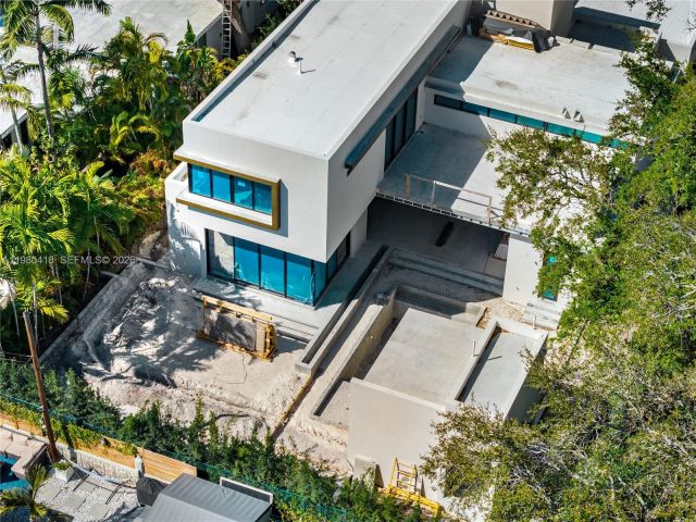 Продажа дома по адресу 820 NE 111th St - фото 7484007