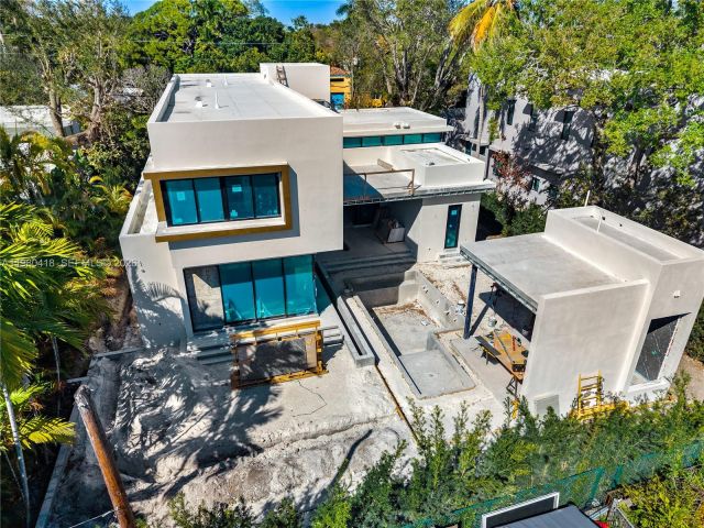 Продажа дома по адресу 820 NE 111th St - фото 7484008