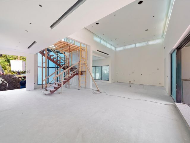 Продажа дома по адресу 820 NE 111th St - фото 7484016