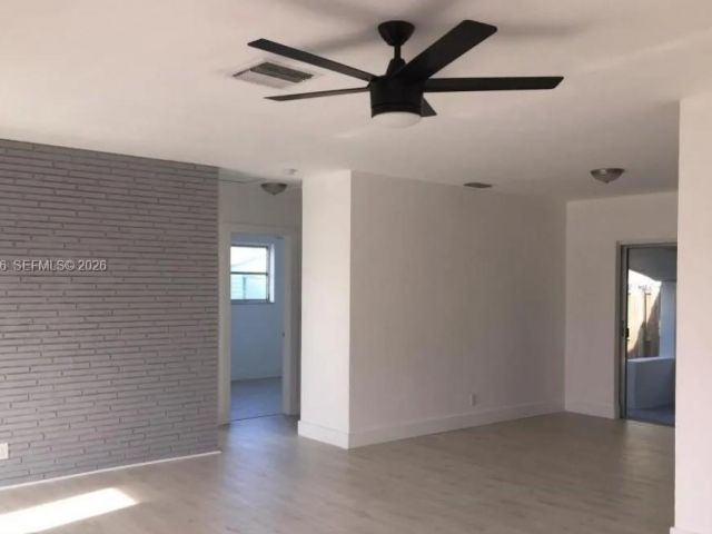 Дом в аренду по адресу 320 SW 7th Ct. - фото 7462048