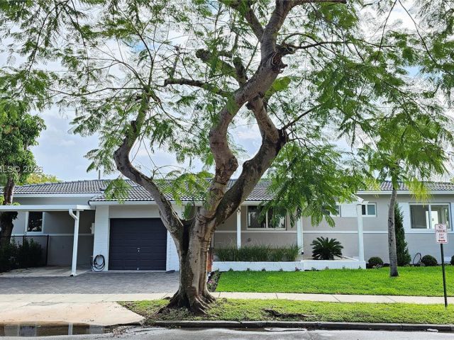 Продажа дома по адресу 2365 SW 21st Ave - фото 7463898