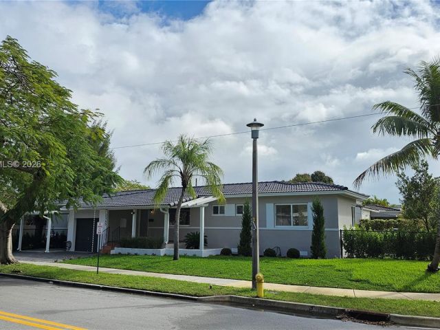 Продажа дома по адресу 2365 SW 21st Ave - фото 7463899