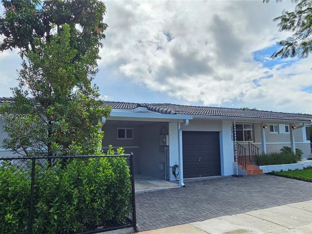 Продажа дома по адресу 2365 SW 21st Ave - фото 7463901