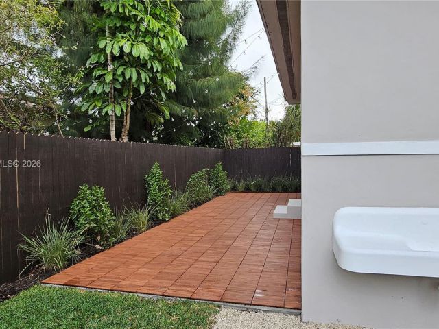 Продажа дома по адресу 2365 SW 21st Ave - фото 7463910