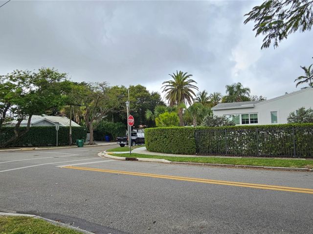 Продажа дома по адресу 2365 SW 21st Ave - фото 7463913