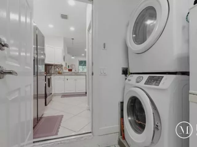 Продажа дома по адресу 824 SE 4th Court - фото 9067250