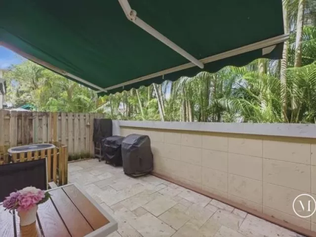 Продажа дома по адресу 824 SE 4th Court - фото 9067255