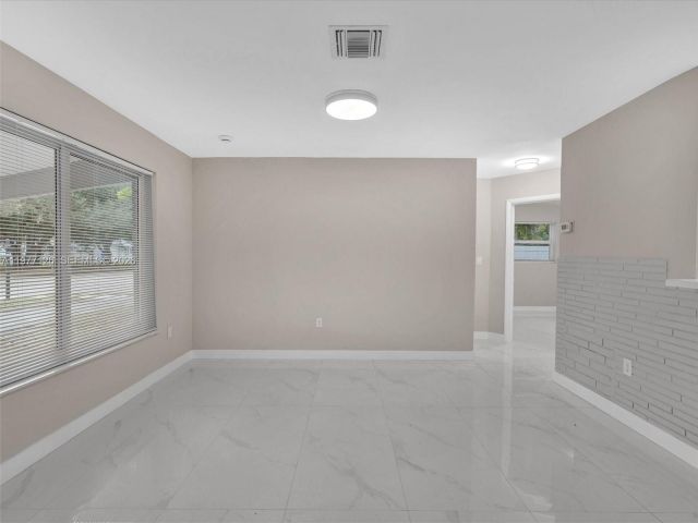 Дом в аренду по адресу 6800 Raleigh St - фото 7473109